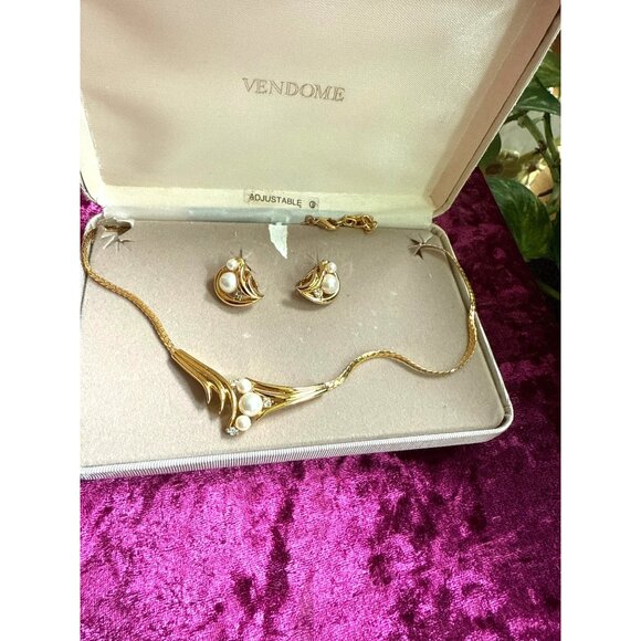 Vendome Gold-Tone Necklace & Screw Back Earrings Faux Pearls & Rhinestones - Picture 4 of 10